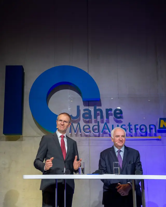 10 Jahre Zukunft. 10 Jahre Hoffnung. 💙

Bei unserem Jubiläumsfestakt haben wir zehn Jahre MedAustron gefeiert - mit bewegenden Patientengeschichten und einem Blick in die Zukunft der Krebsbehandlung.

Danke an alle, die diesen Weg mit uns gehen! Hier ein paar Eindrücke. 📸
Bilder © Franz Baldauf